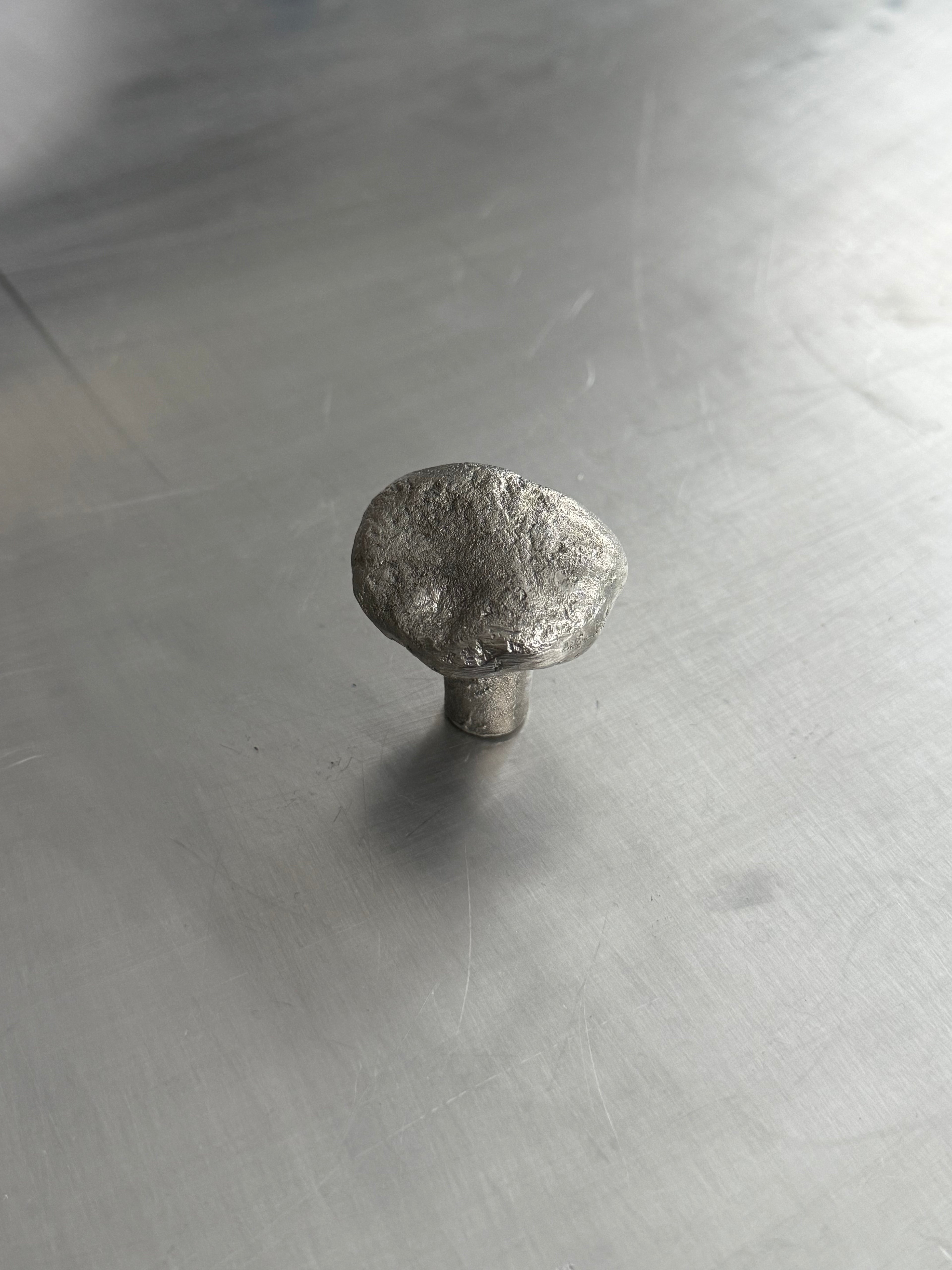 Stone knob / 17
