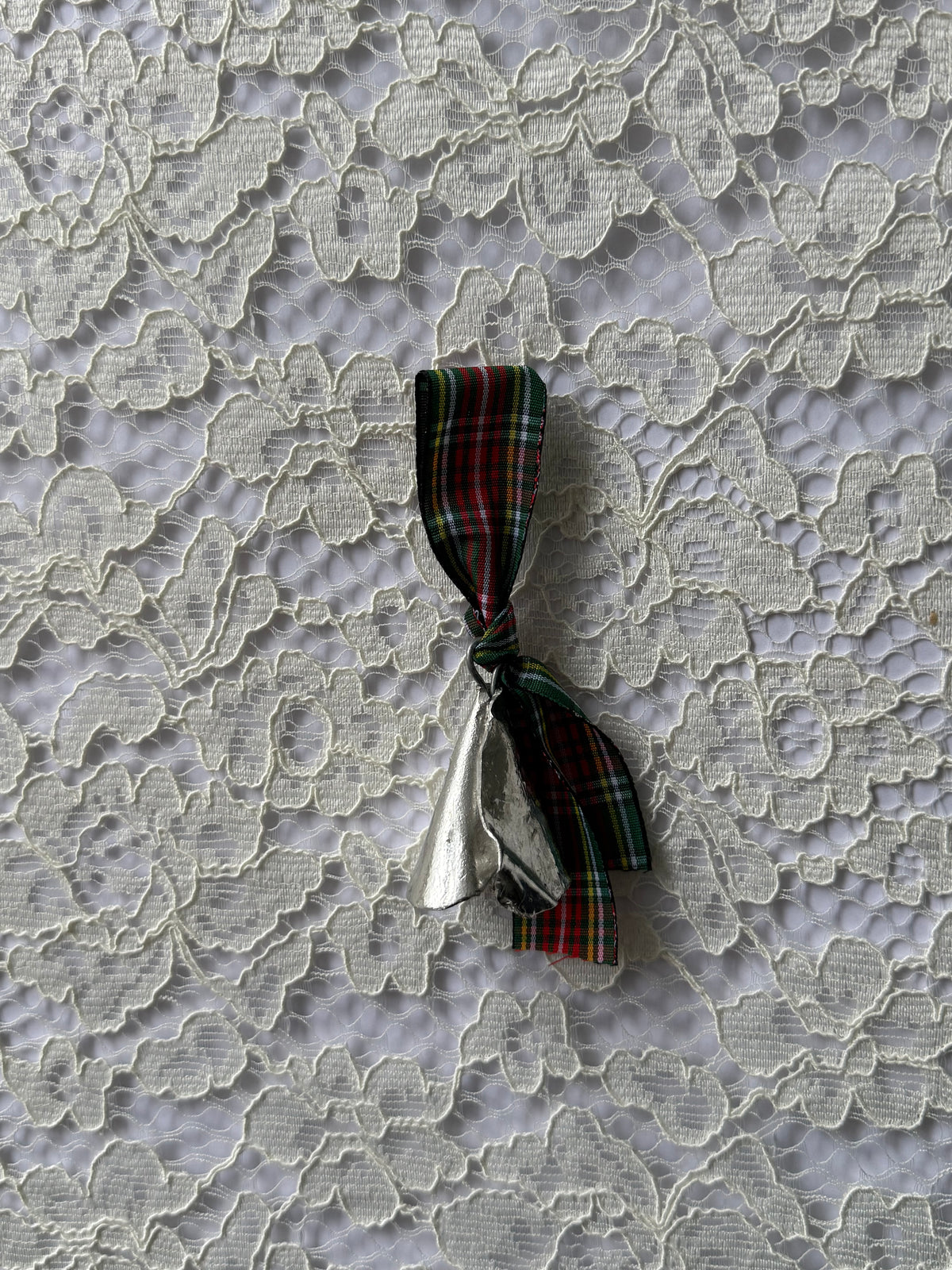 Tin bell ornament - Special ribbons