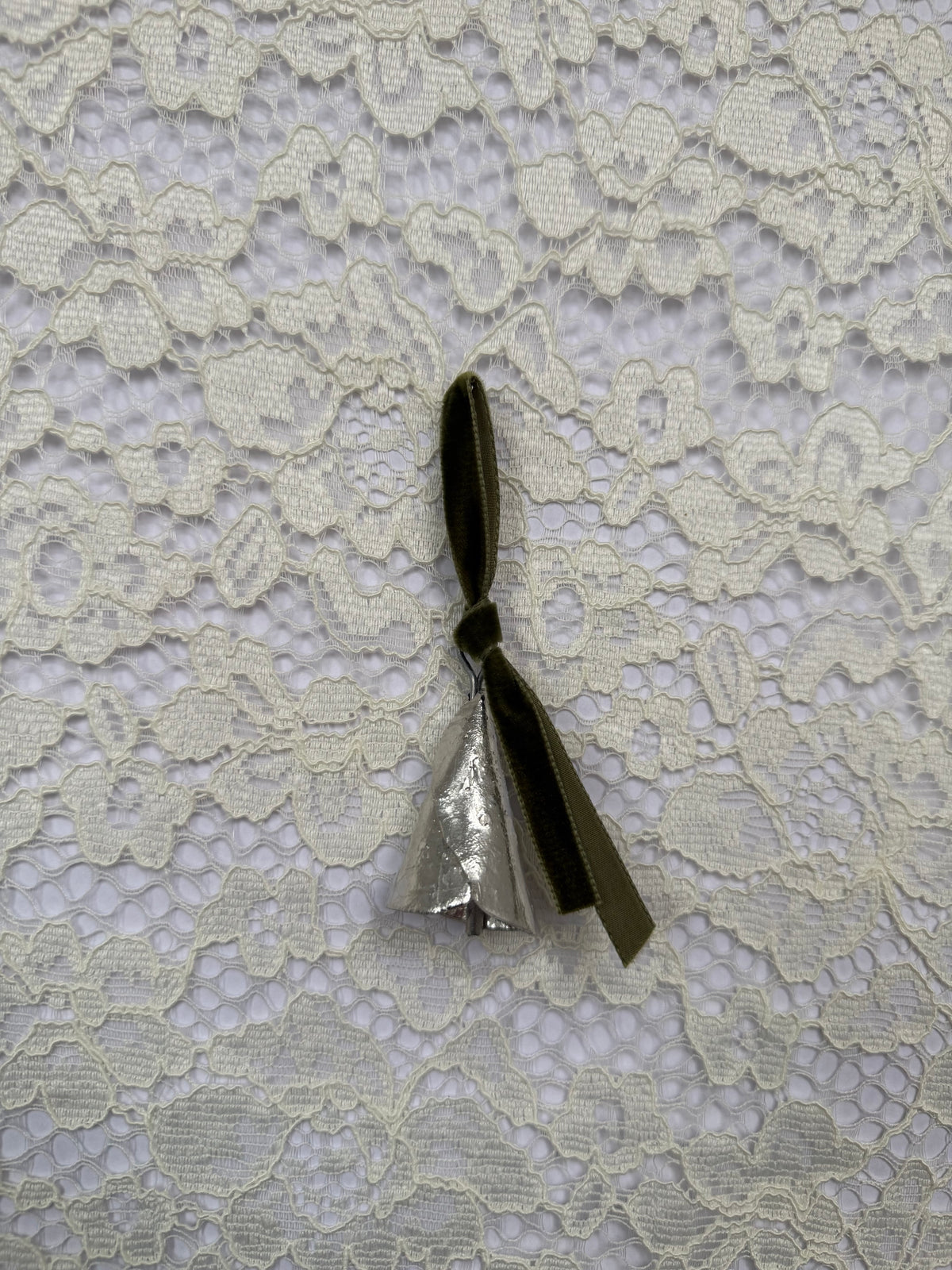 Tin bell ornament - Special ribbons