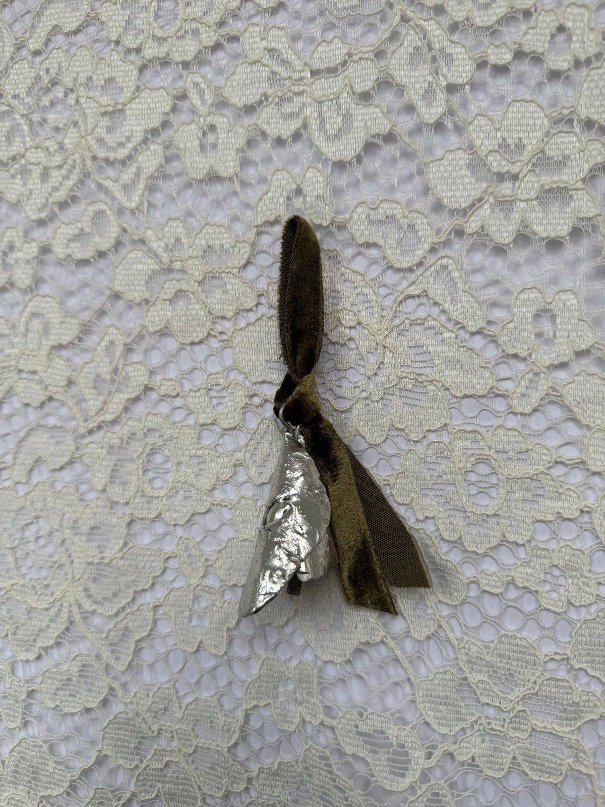 Tin bell ornament - Special ribbons