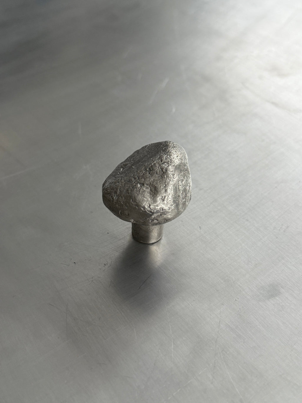 Stone knob / 17