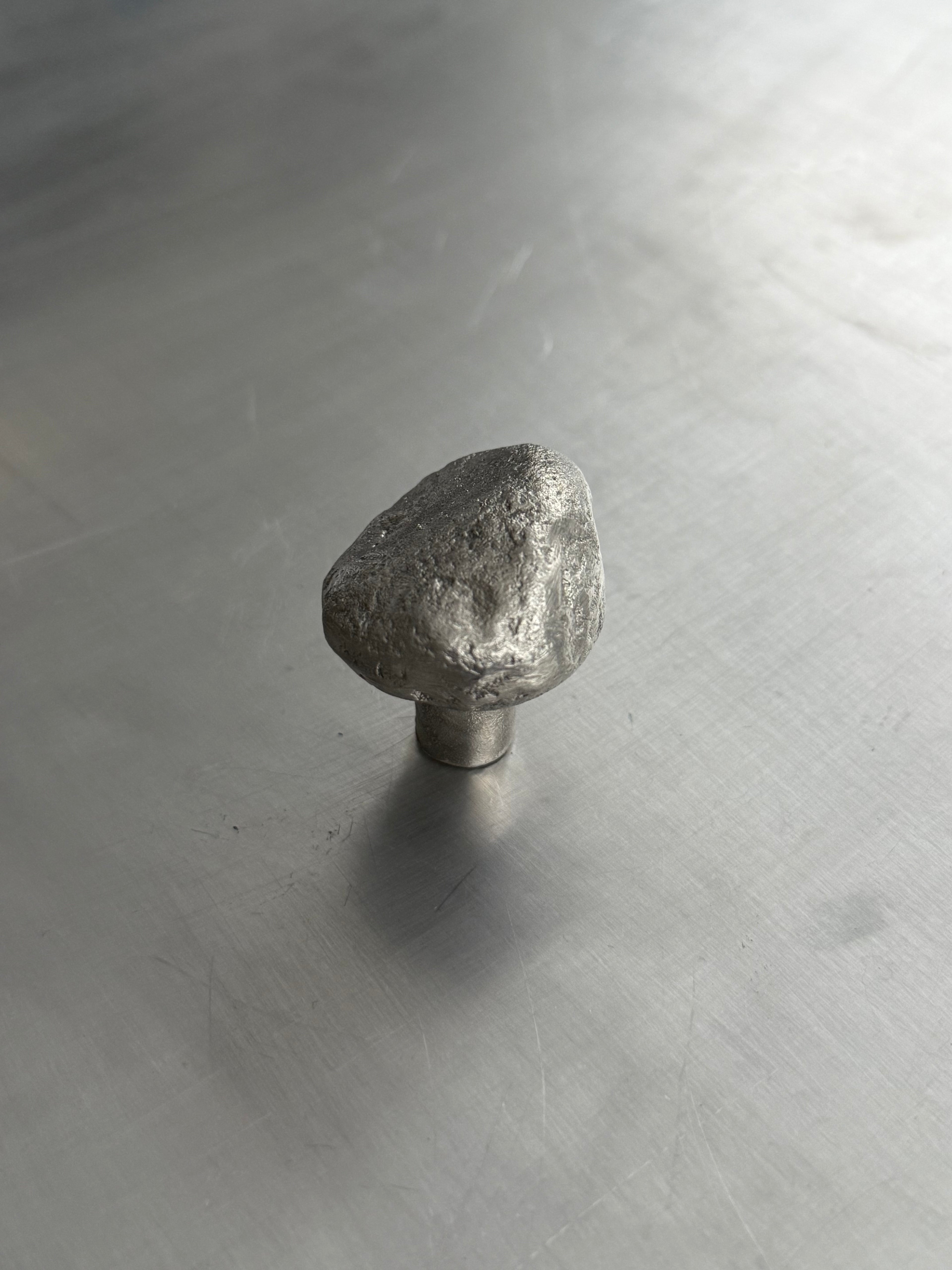 Stone knob / 17