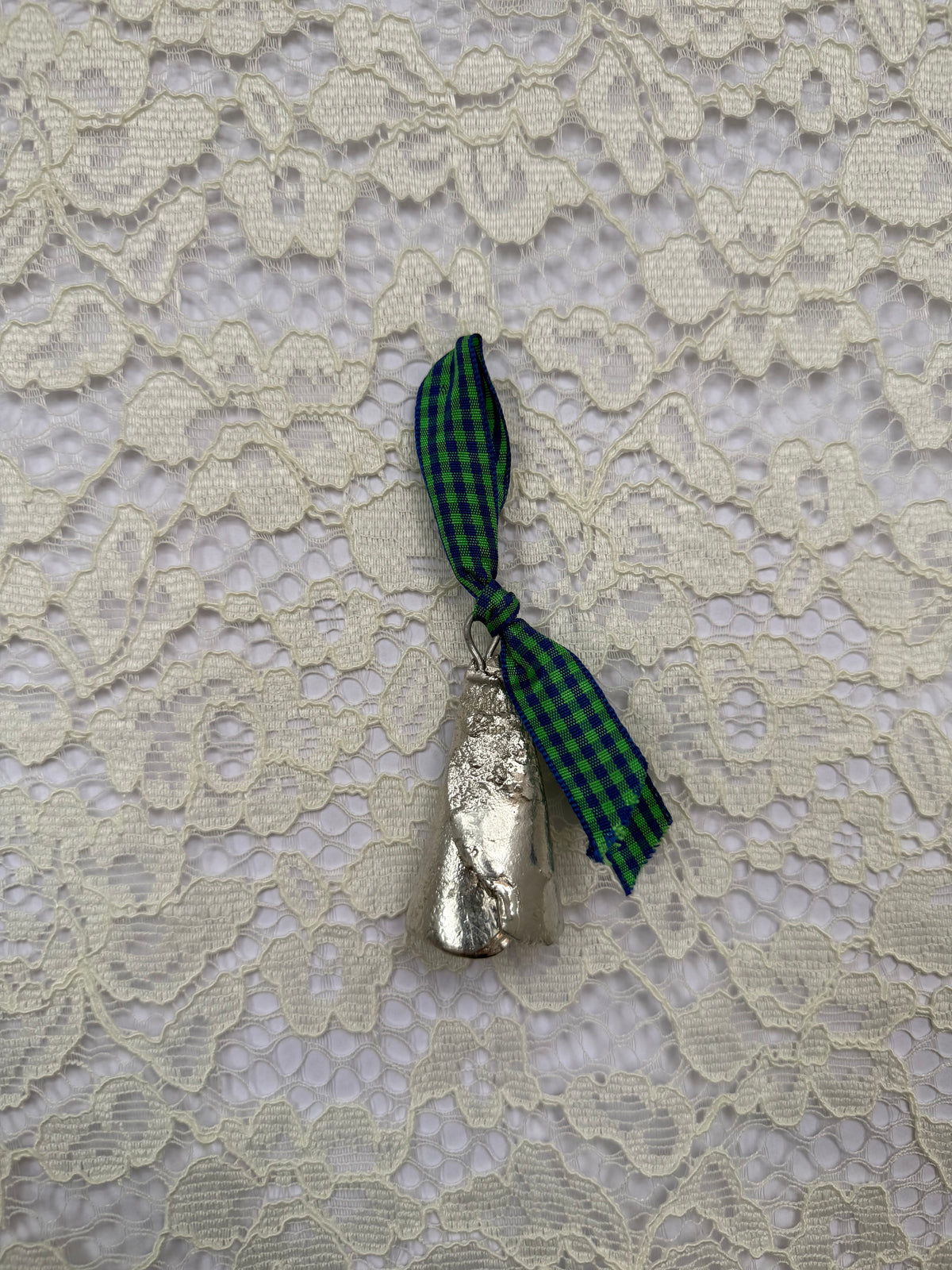 Tin bell ornament - Special ribbons
