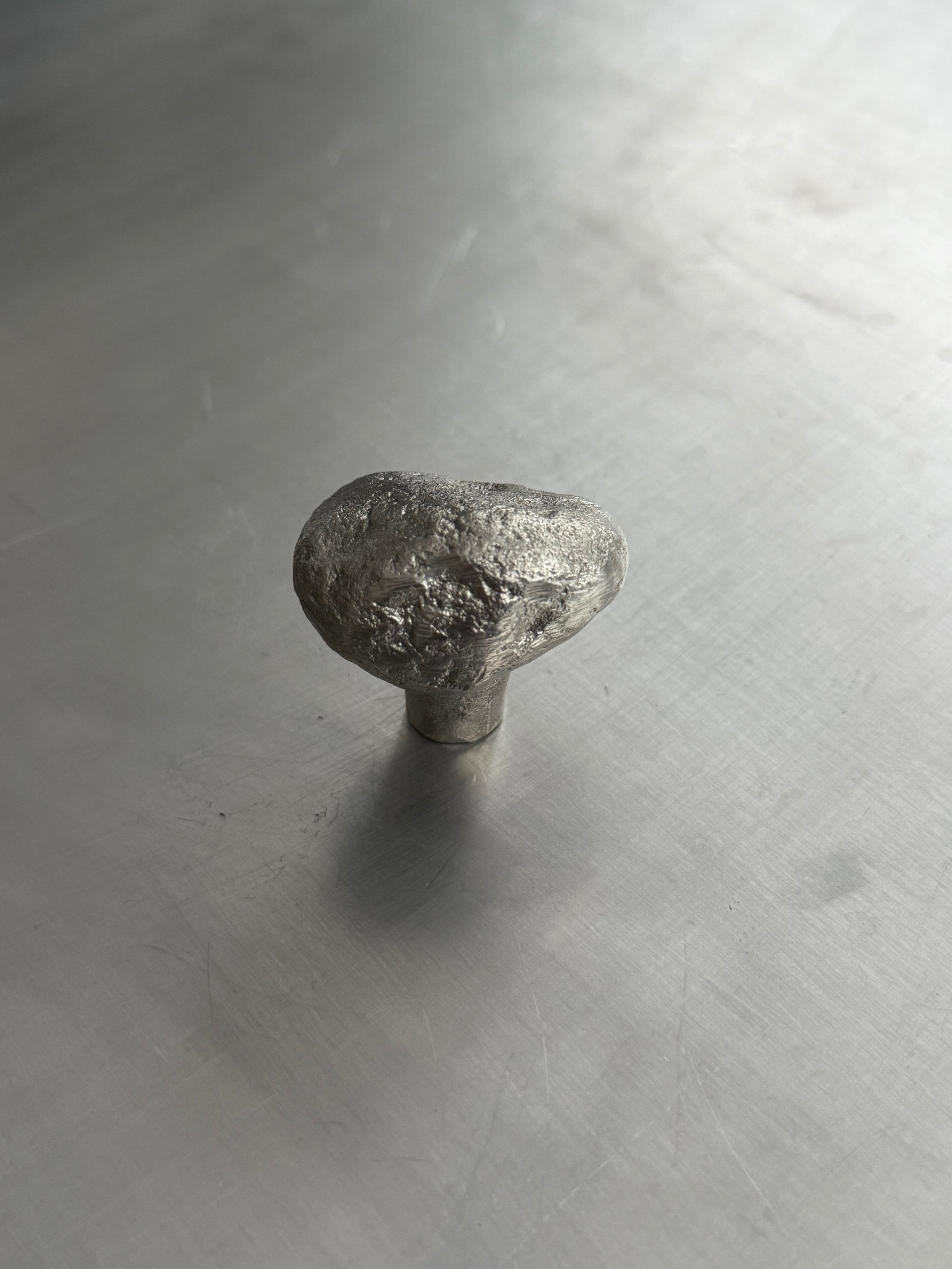 Stone knob / 17