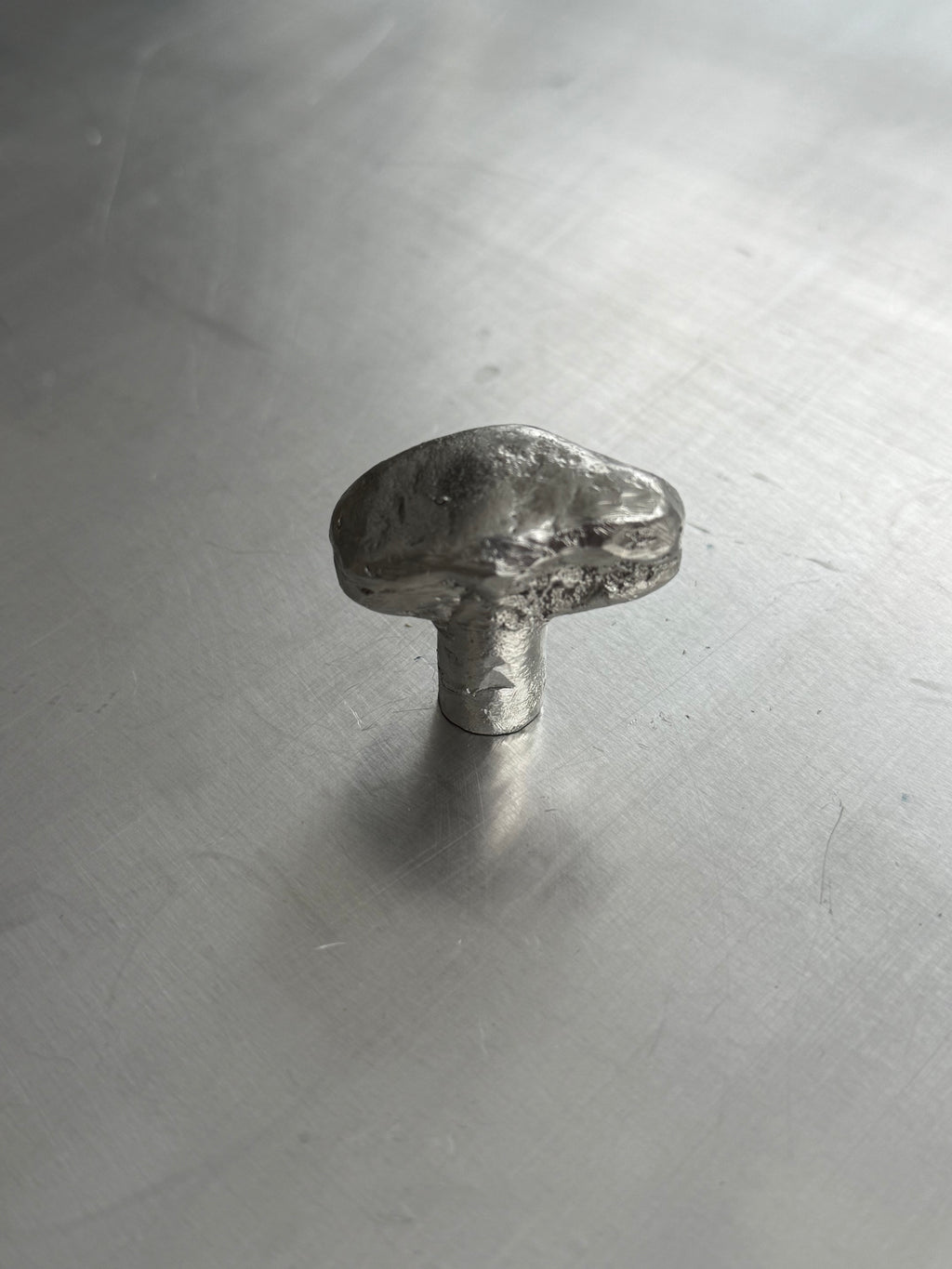 Stone knob / 16