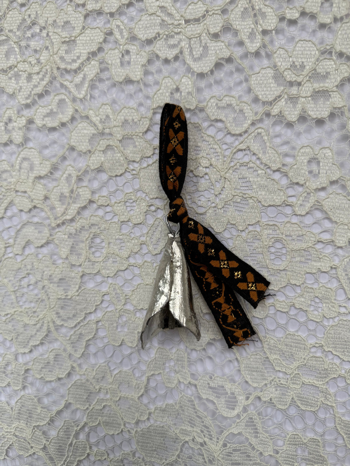 Tin bell ornament - Special ribbons