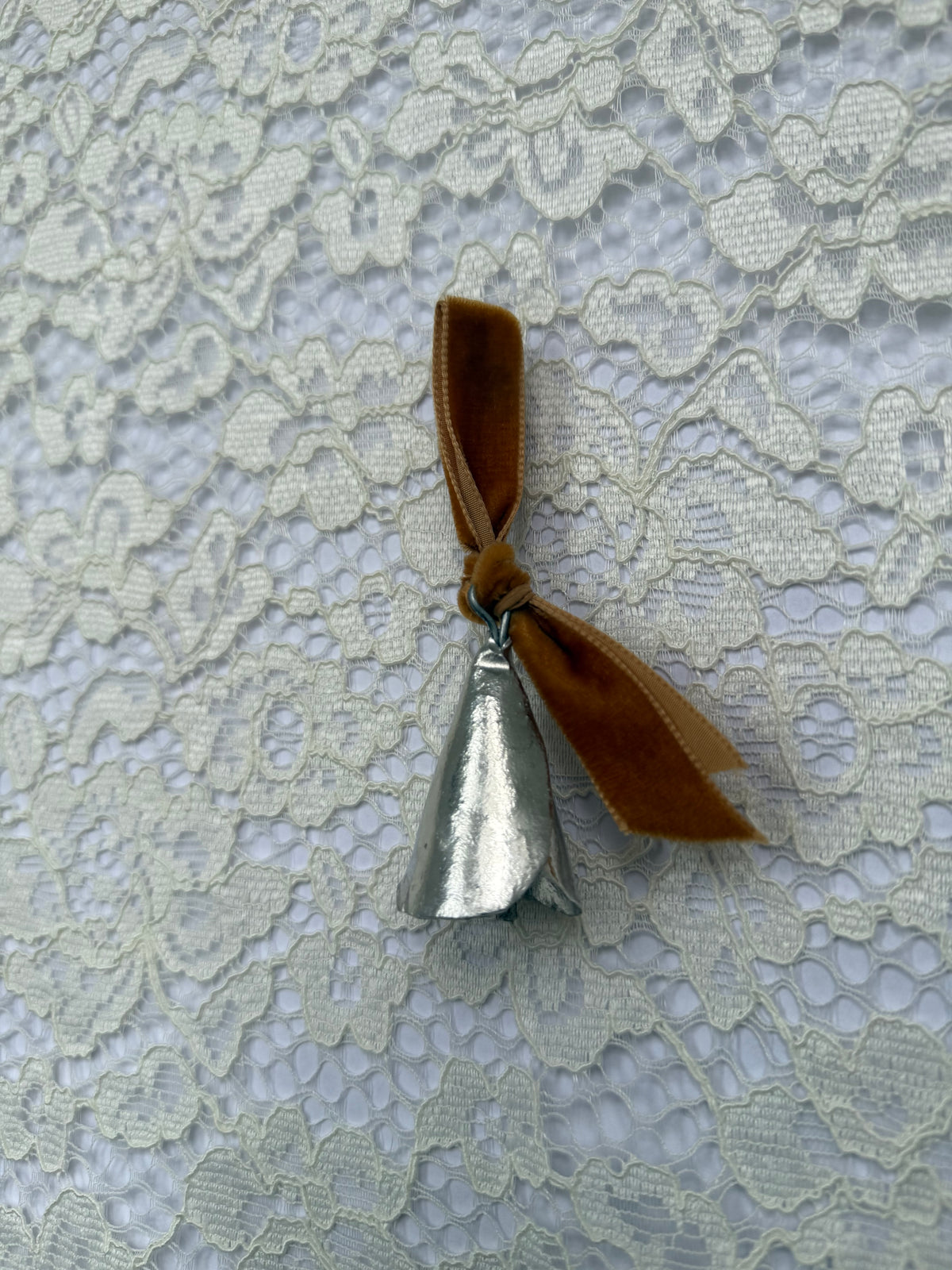 Tin bell ornament - Special ribbons