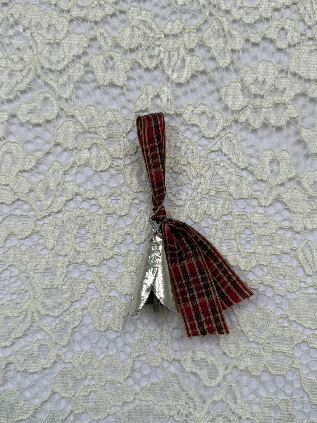 Tin bell ornament - Special ribbons